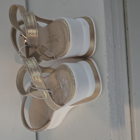 NWT Juicy Couture gold Sparkle platform cushion sandals - Picture 7 of 7